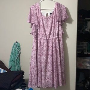 Flutter sleeve dress w keyhole back